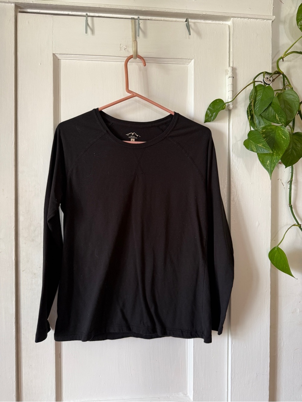 Blue Mountain size S Black Long Sleeve Crew Neck Top
